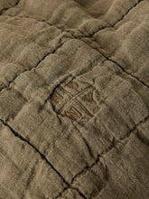 Load image into Gallery viewer, Simple Linen Quilt